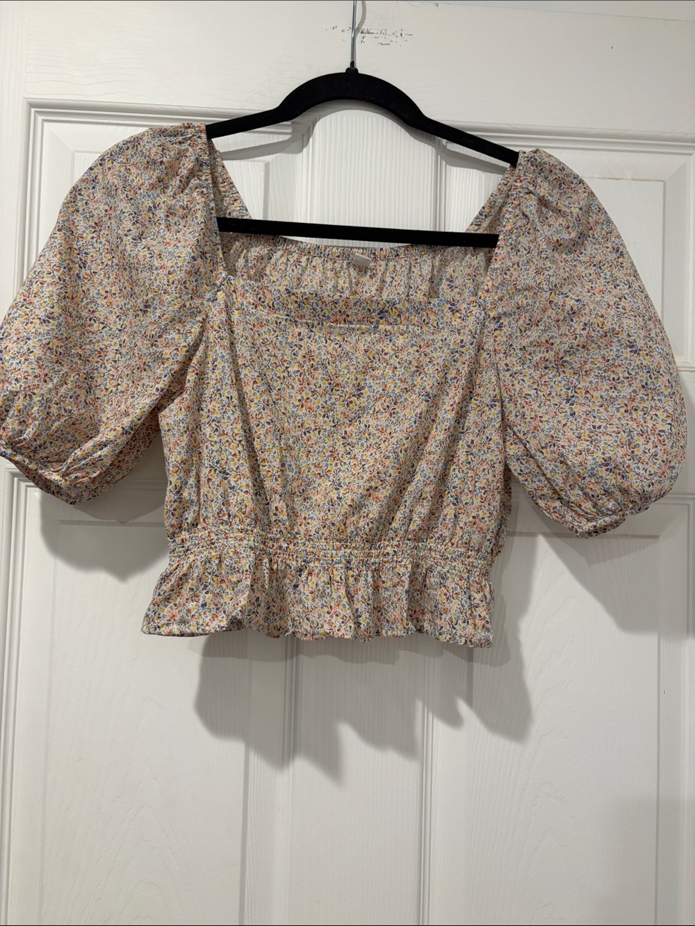 Uniqlo Cream Floral Puff-Sleeve Crop Top